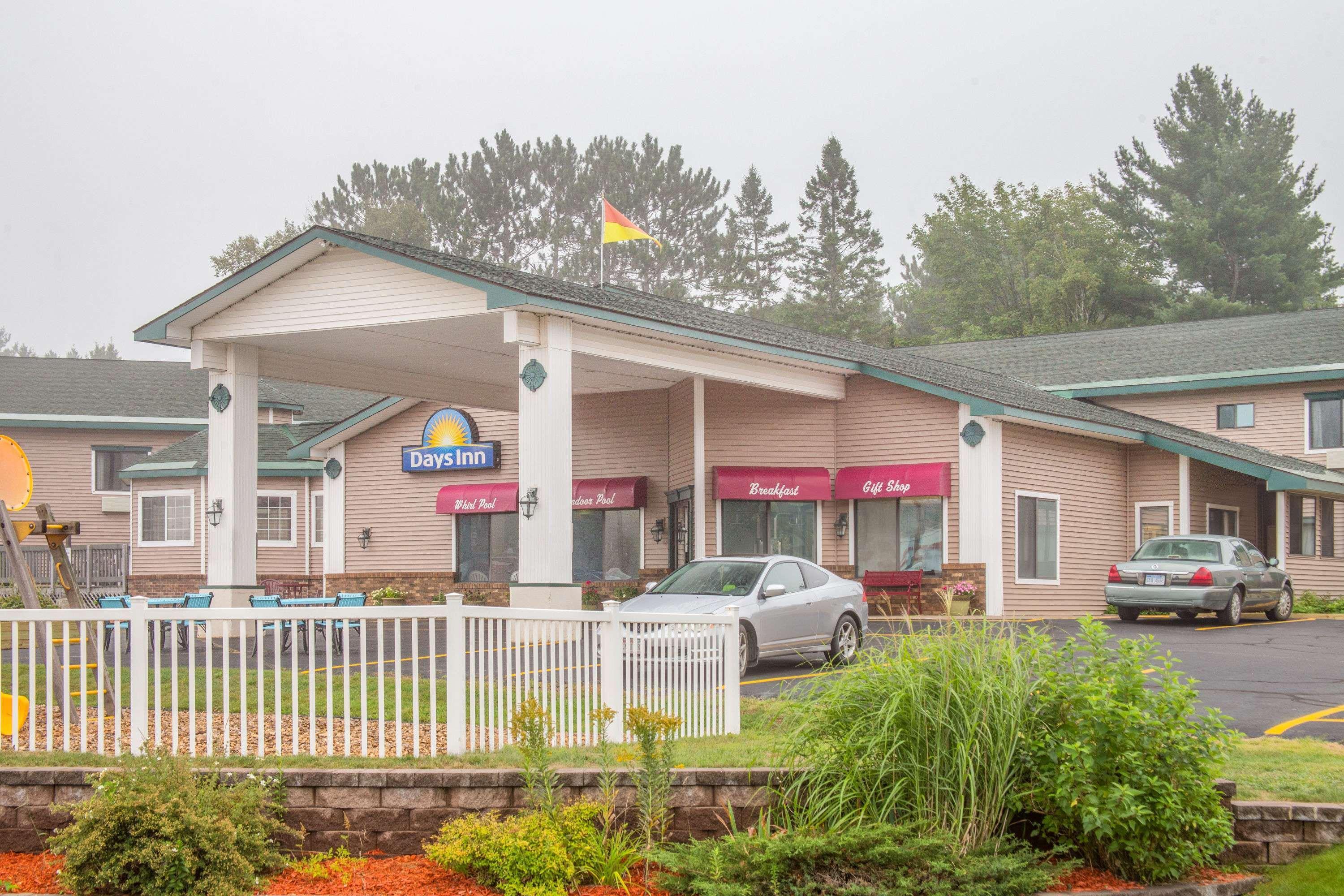 Days Inn By Wyndham Marquette Exterior foto